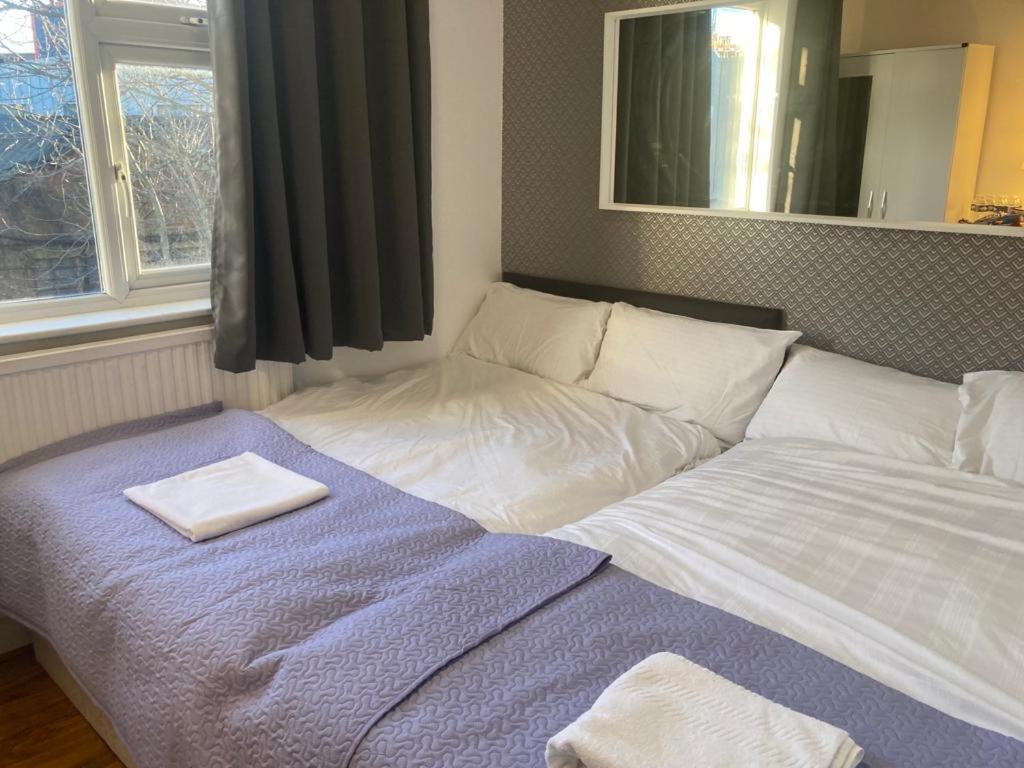 Twin Towerd Hotel Лондон Екстер'єр фото