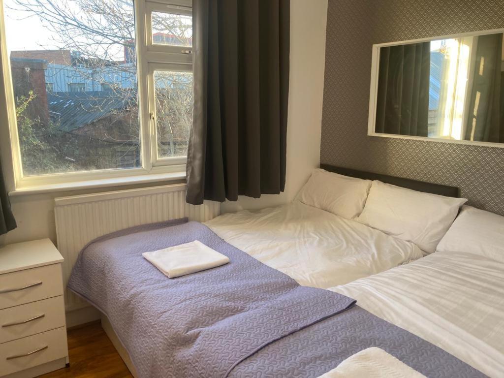 Twin Towerd Hotel Лондон Екстер'єр фото