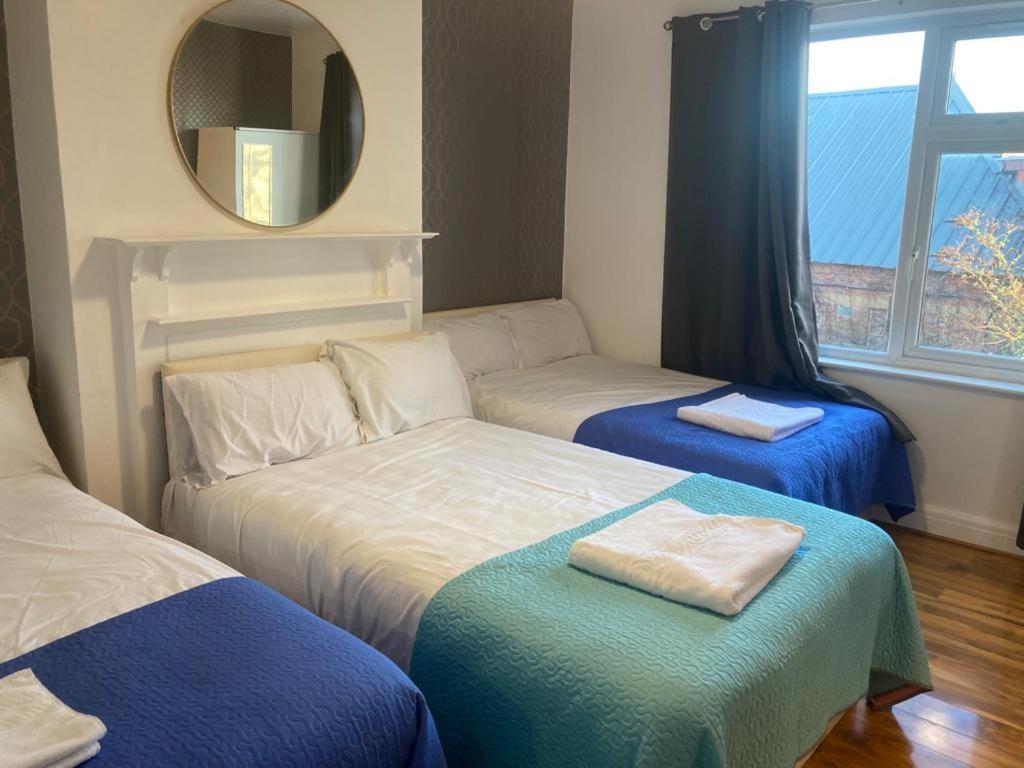 Twin Towerd Hotel Лондон Екстер'єр фото